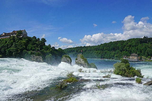 Rheinfall waterval bij Schaffhausen