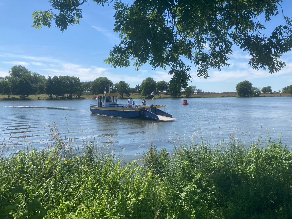 Pontje varen tijdens Rondje Nederland