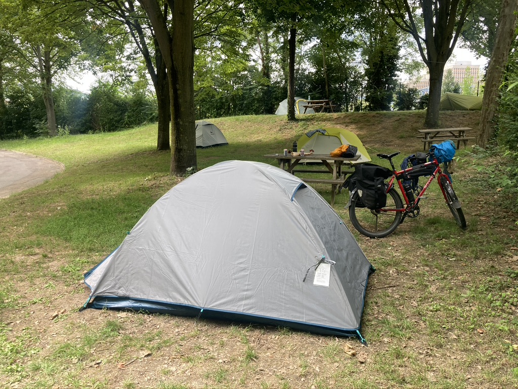 Camping de Paris bij Bois de Boulogne.