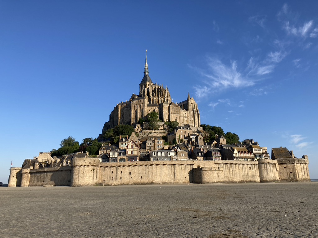 Mont Saint Michel in de ochtendzon