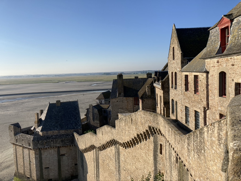 wandelen over muren Mont Saint Michel