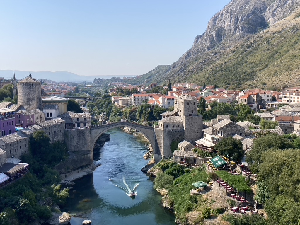 Uitzicht op Mostar hoogtepunt Balkan Kustroute