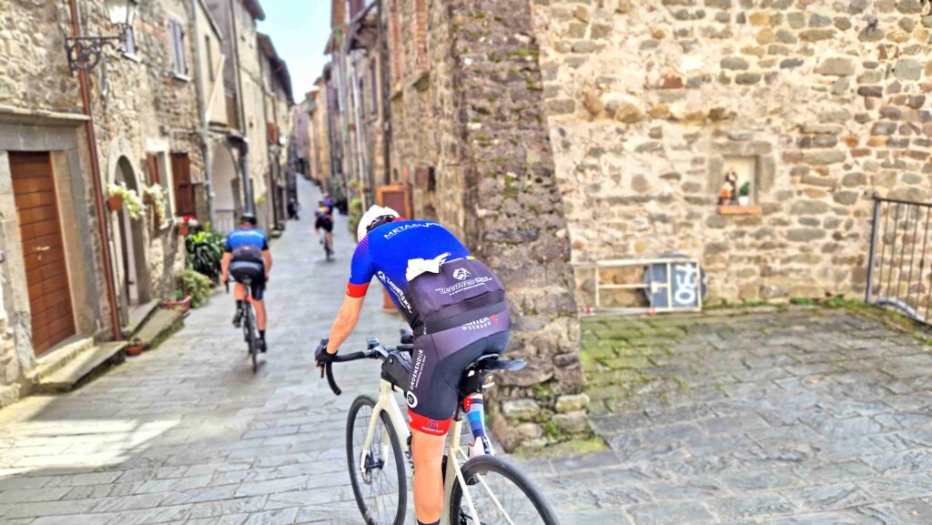 Fietsen door middeleeuwse dorpen