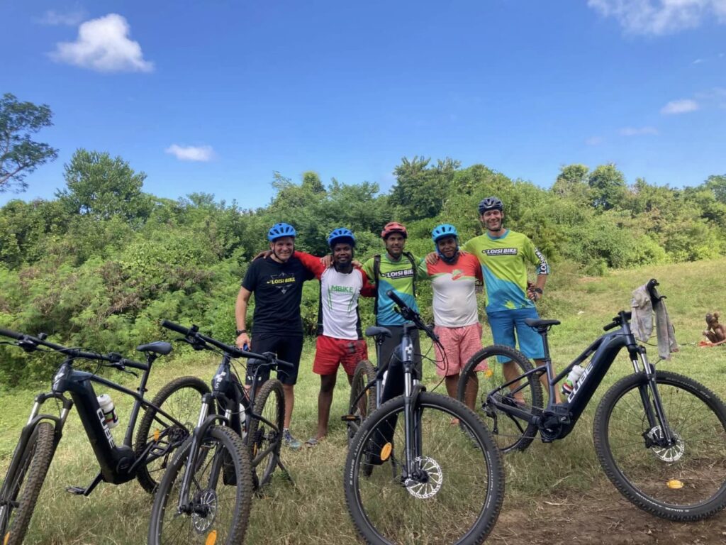 groep Mbike Adventure op de Tsiazompaniry Trail